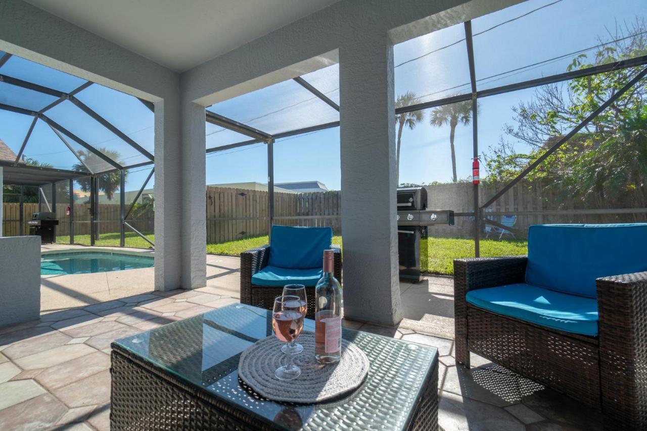 Serene Seaside Retreat: Dog-Friendly Townhouse with Pool Melbourne Exterior photo