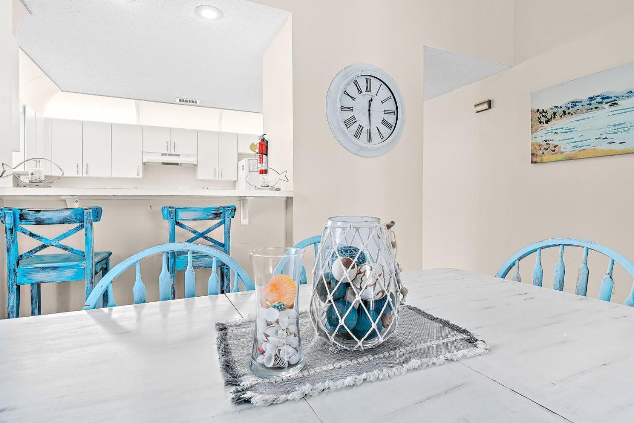 Serene Seaside Retreat: Dog-Friendly Townhouse with Pool Melbourne Exterior photo